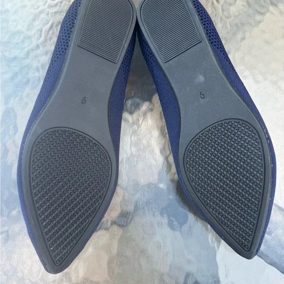 2 Women's Pointed-Toe Flats in Navy and Black 9 Like New - Picture 5 of 12
